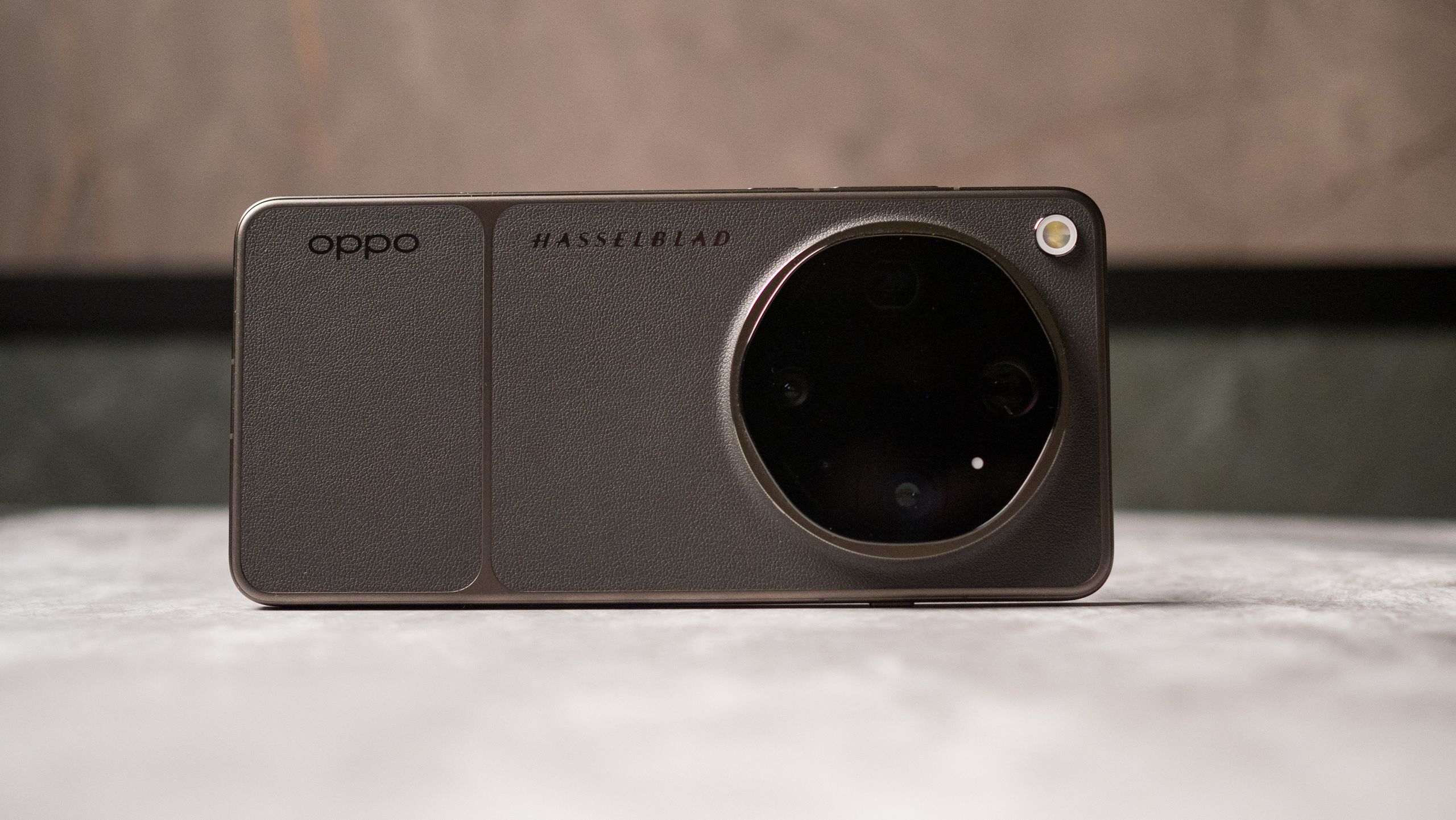 Oppo Find X9 Ultra: design e camera phone 2026, vista frontale