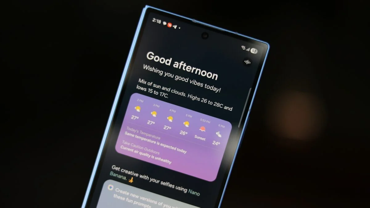 Samsung porta Now Brief fuori dallo smartphone, vista frontale