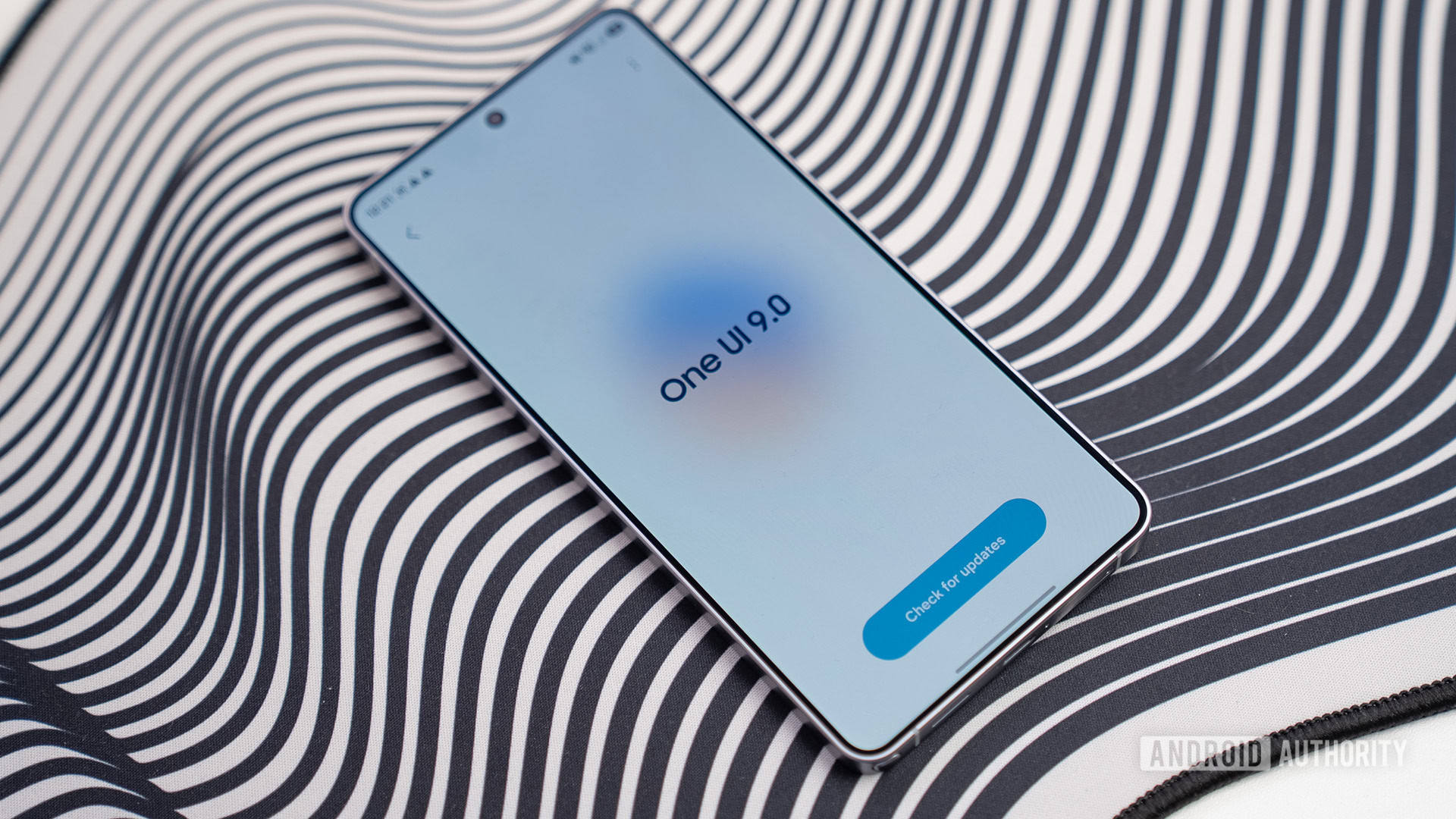 Android 17 blocca l'audio in background: guida a controlli, ADB e One UI 9, vista frontale