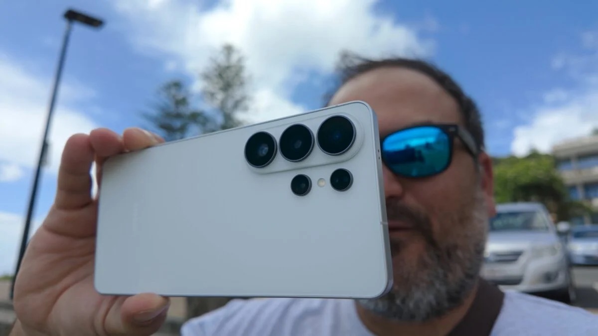 Camera Assistant su One UI 8.5: guida a compatibilità, installazione e controlli Galaxy, vista frontale