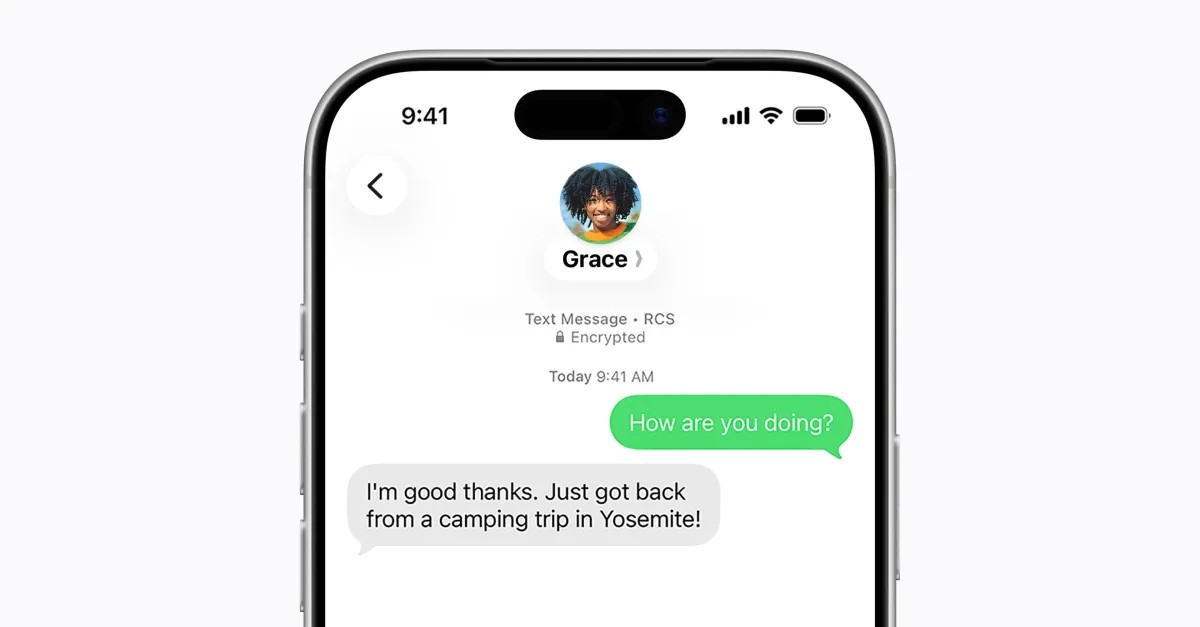 Schermata di Messaggi iOS con chat RCS crittografata tra iPhone e Android