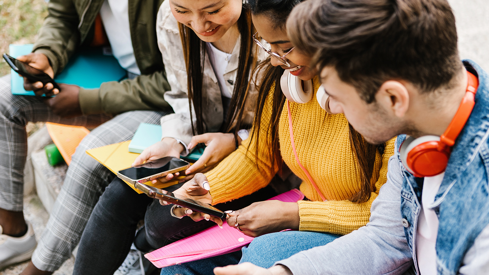 Social vietati agli under 16: guida Android per famiglie e controlli, retro e finitura