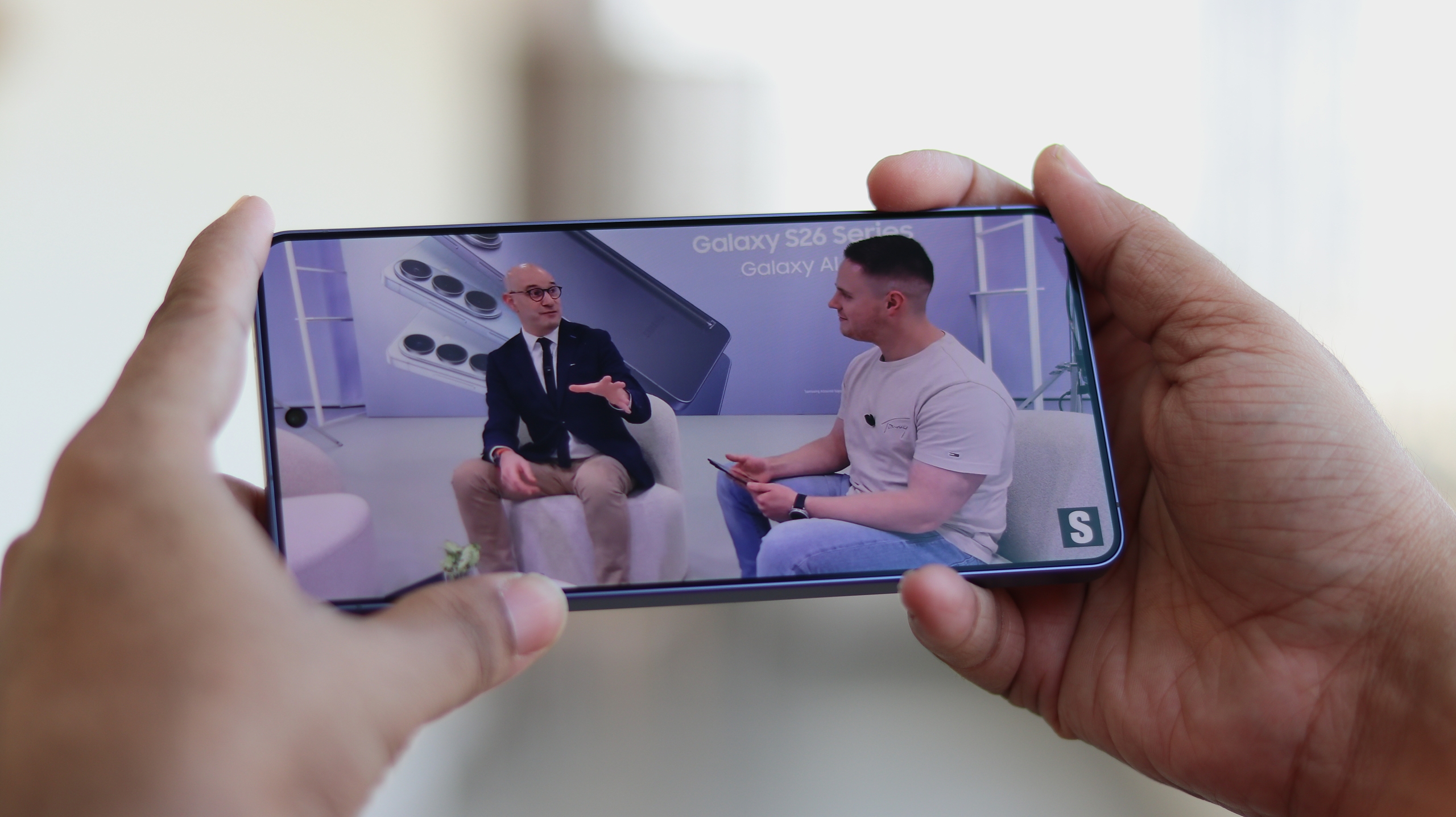 Galaxy S26 Ultra con macchia rossa sullo schermo: controlli e soluzione prima dell’assistenza, dettaglio del design