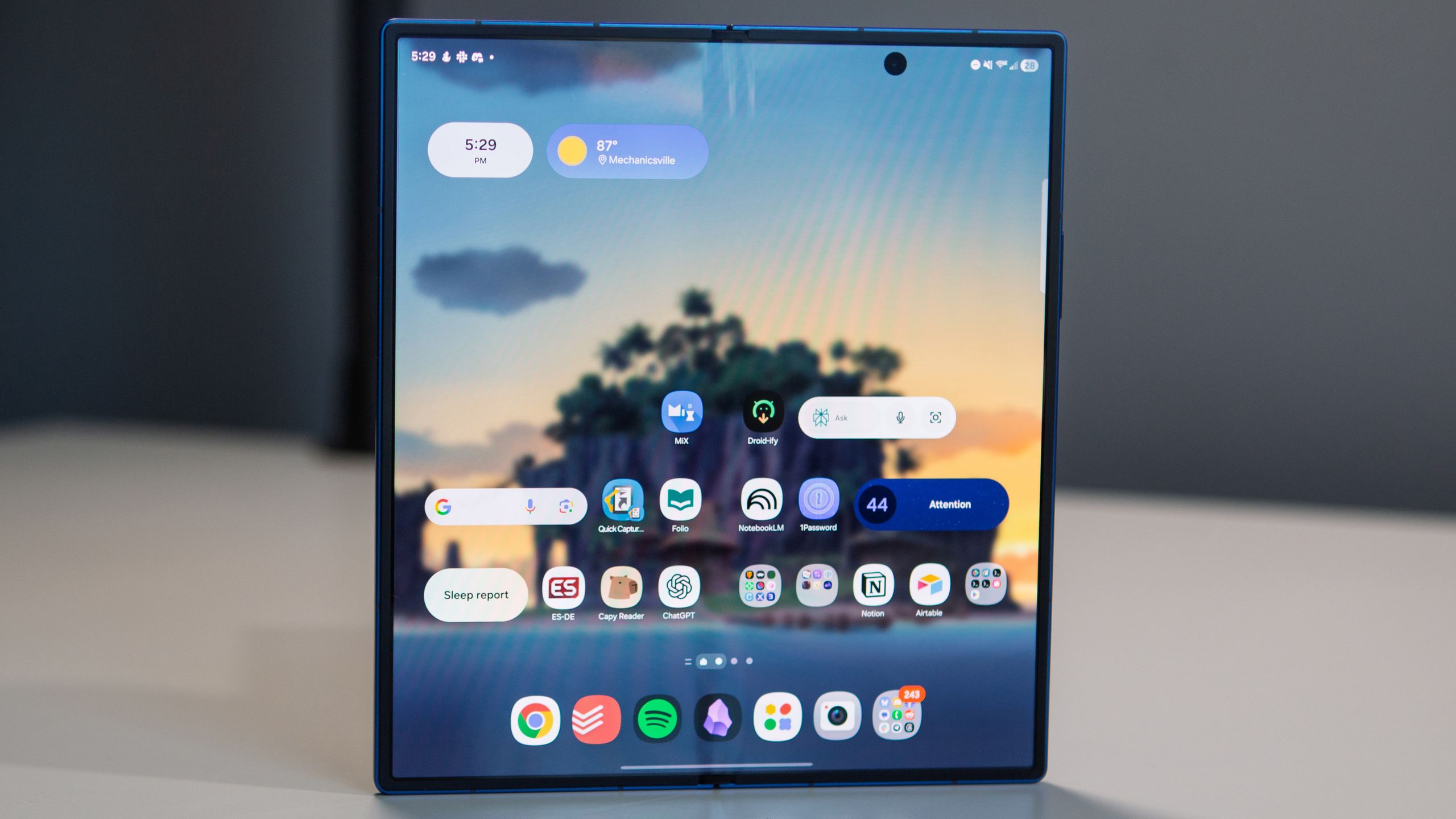 Galaxy Z Fold 8 e Flex Titanium: cosa controllare prima di aspettarsi uno schermo senza piega, vista frontale